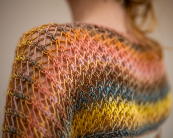 Kurzer Strickpullover Regenbogen – Bild 2