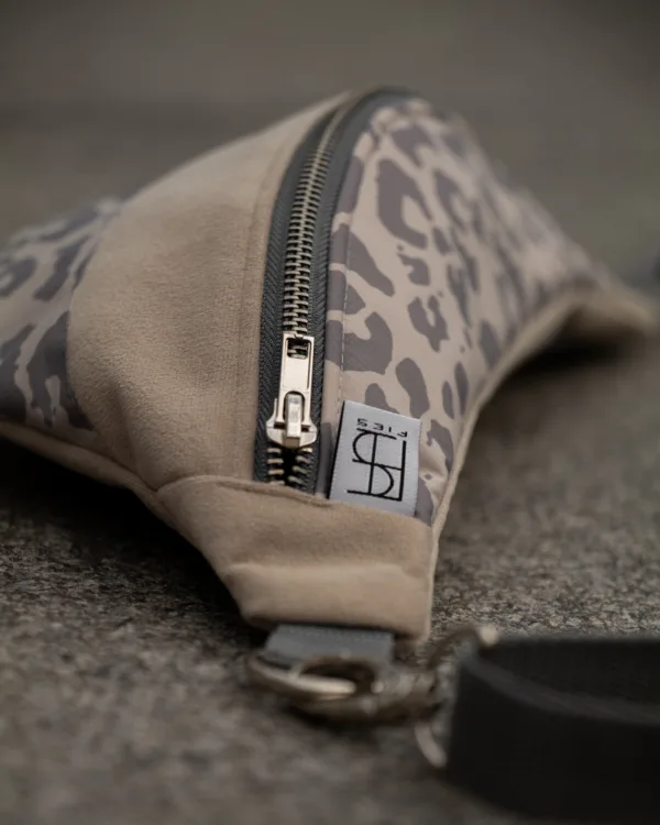 Bauchtasche Samt Leo – Bild 2