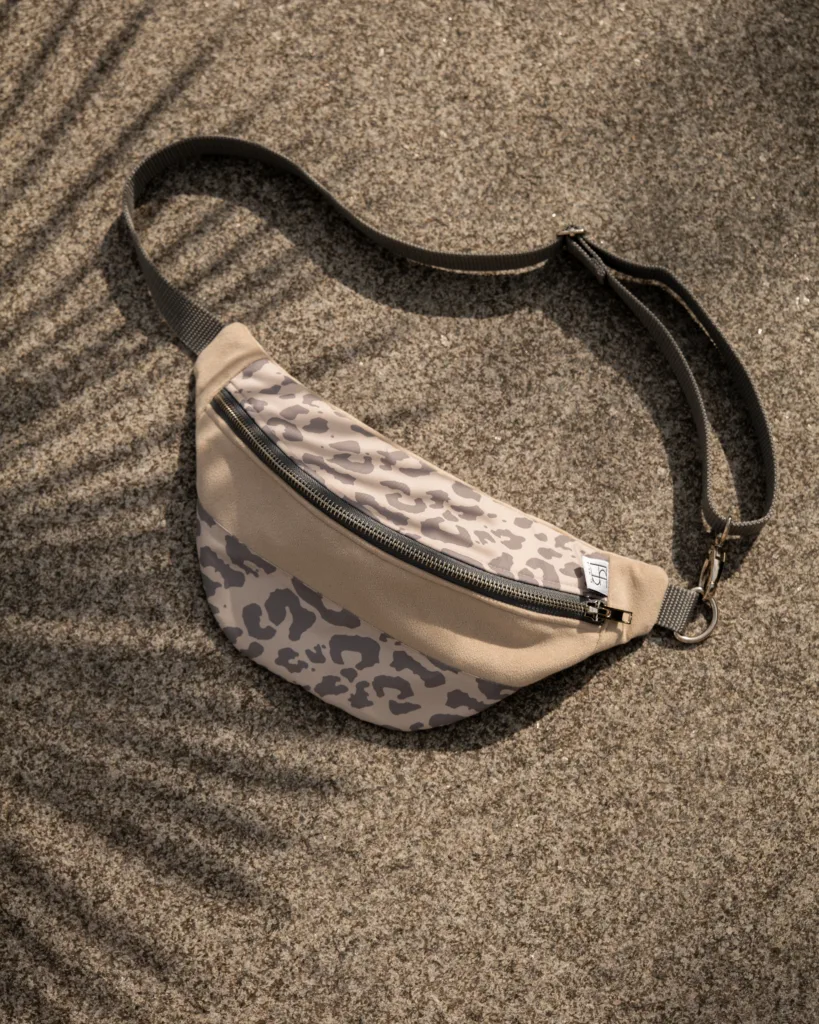 Bauchtasche Samt Leo für Damen und Herren