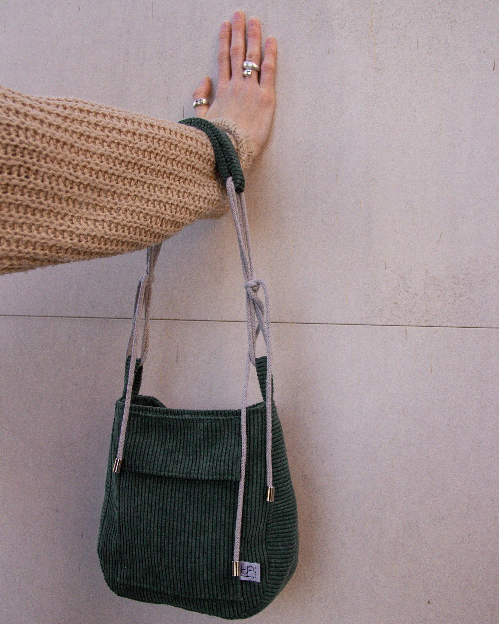 Cord Umhängetasche Waldgrün-Grau – Bild 6