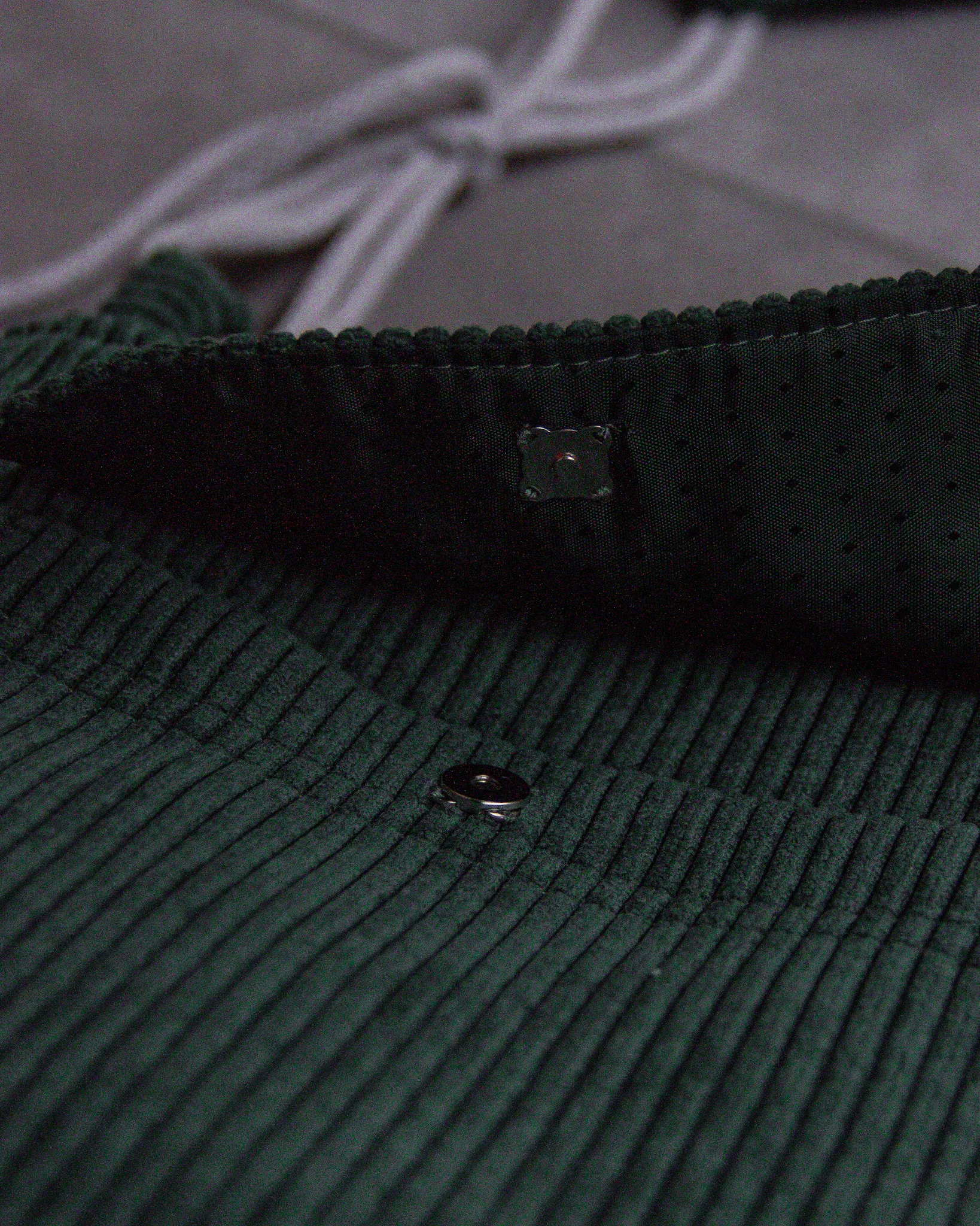 Cord Umhängetasche Waldgrün-Grau – Bild 4