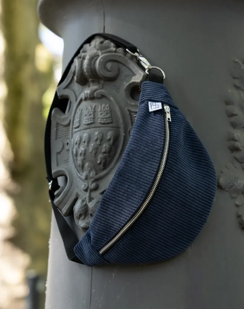 Moderne Damen Bauchtasche aus blauem Cordstoff