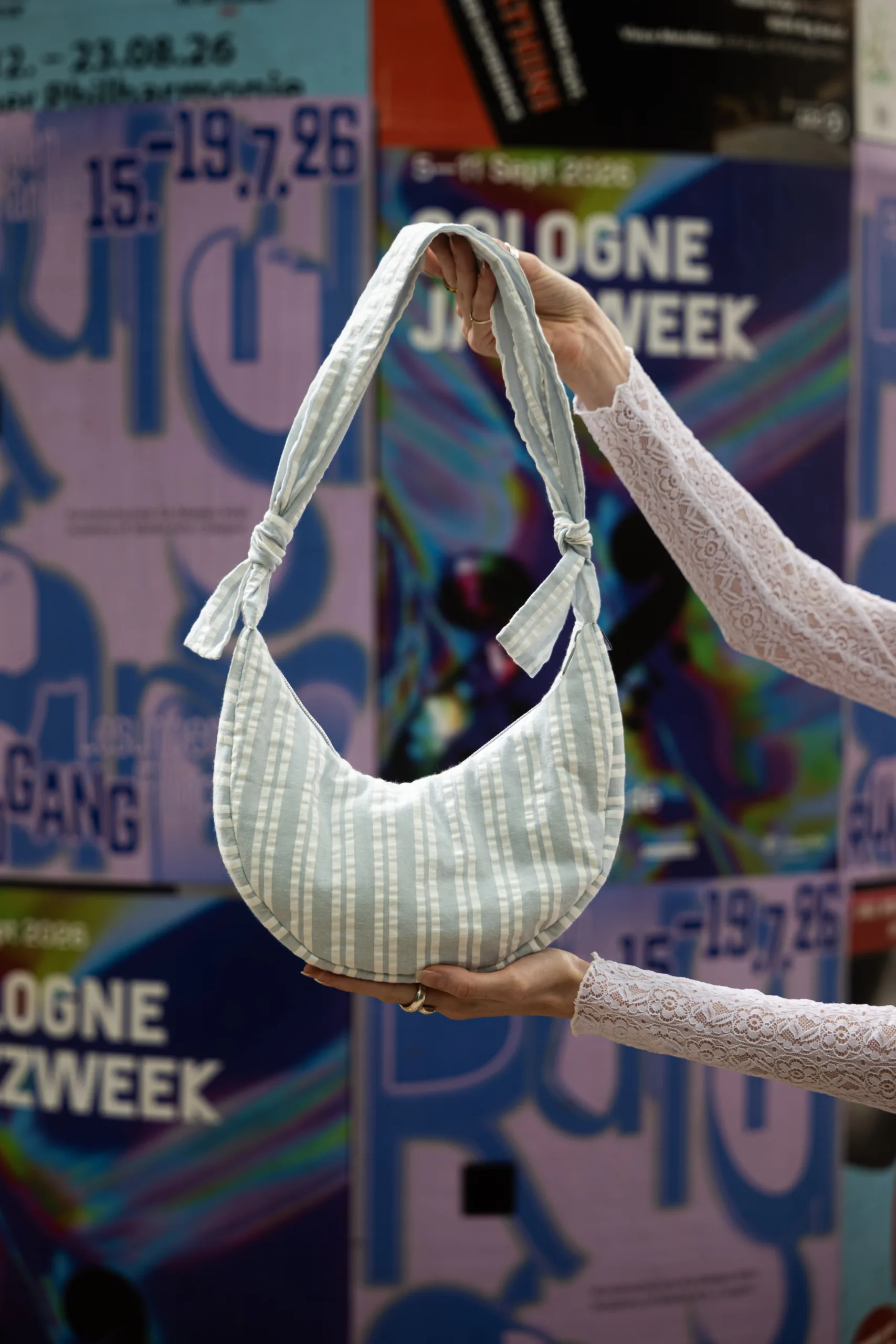 Crossbody Bag Blau-Weiß – Bild 12