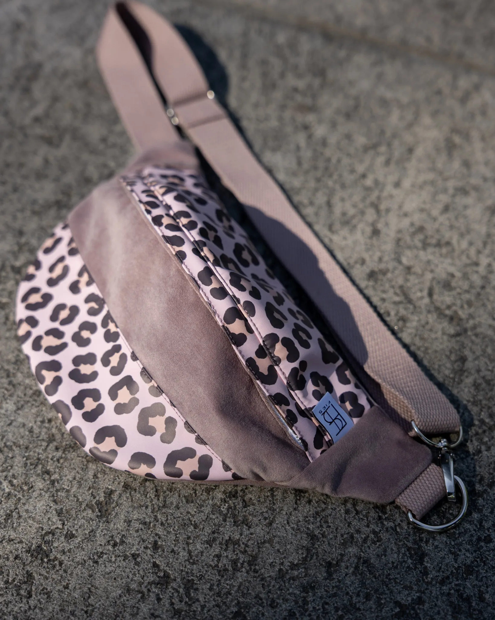 Stylische Leo Gürteltasche mit verstellbarem Schultergurt