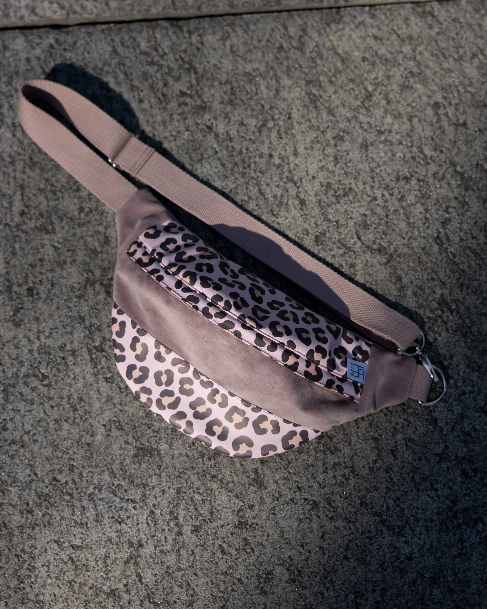 Moderne Crossbody Tasche mit Leopardenmuster für Damen