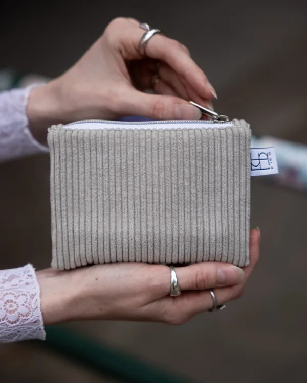 Moderner kleiner Geldbeutel aus cordstoff