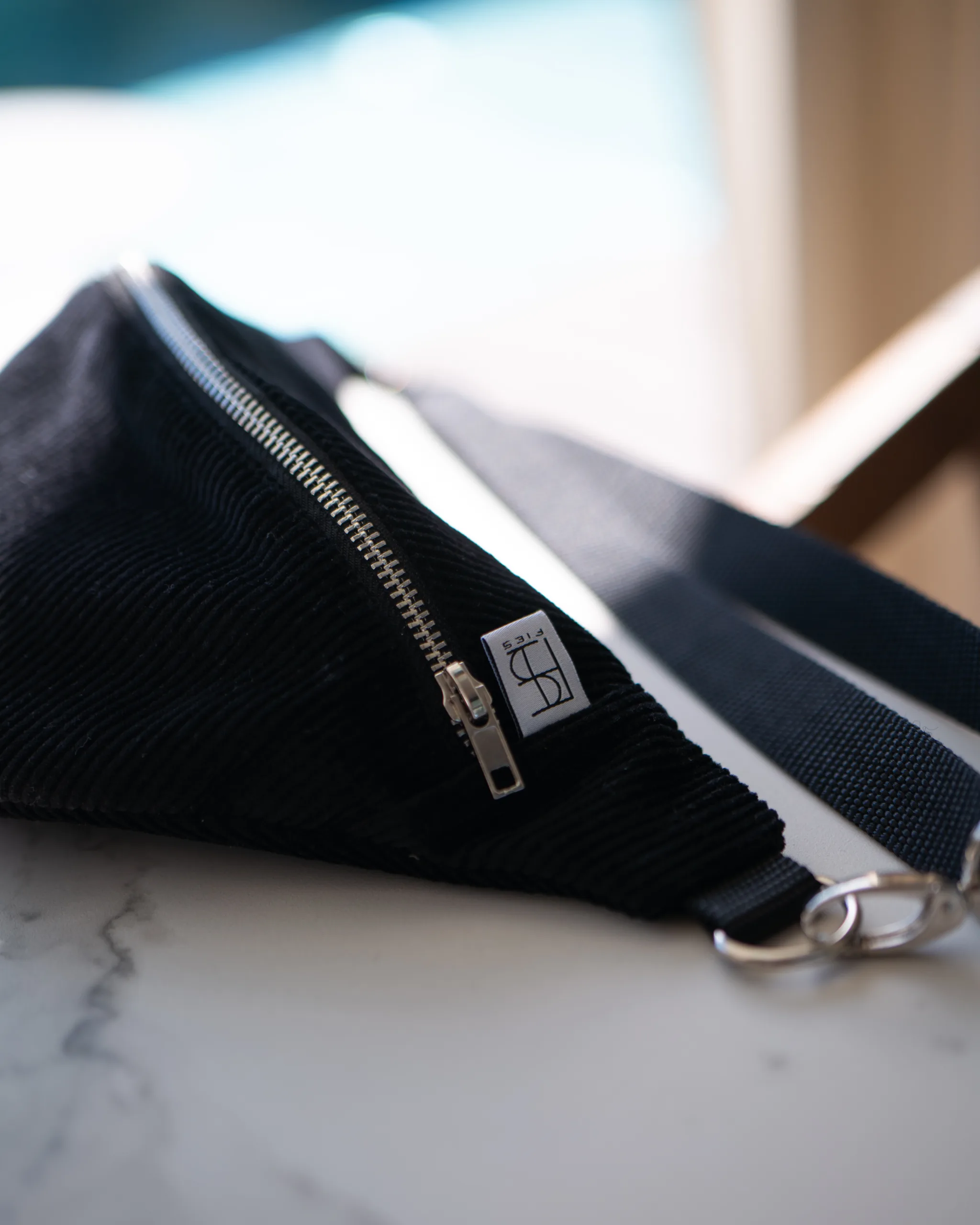 Bauchtasche Cord Schwarz – Bild 4