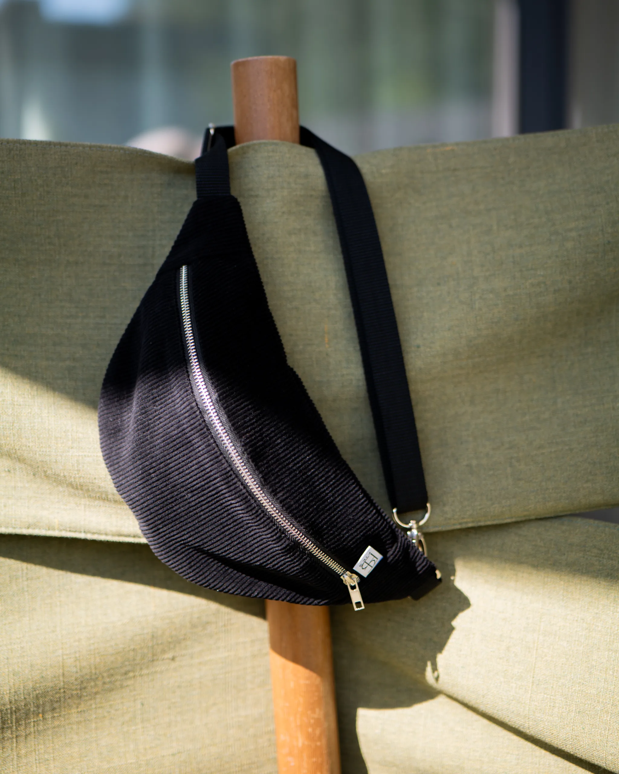 Bauchtasche Cord Schwarz – Bild 6
